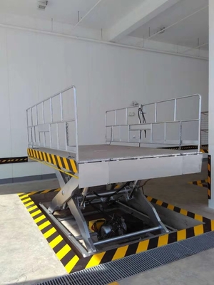 3.5 Ton Loading Bay Equipment Hydraulic Scissor Lift Platform Grey Color