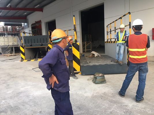 Hydraulic Dock Lift Automatic Lifting2000mm, Lift Table 2000mm*3400mm For Container Unloading