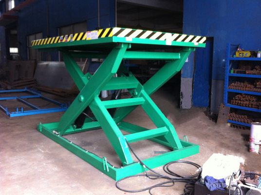 Green Color,1600mm Height Scissor Lift Dock Leveler 2500mm*3000mm Table Size