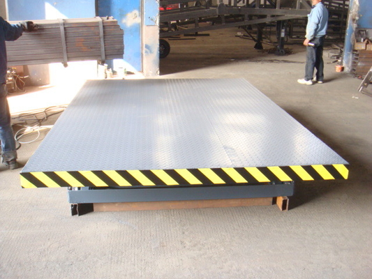 Hydraulic Dock Lift, Loading Bay Scissor Lift With Anti Skid Plate And Toe Guard At Four Sides