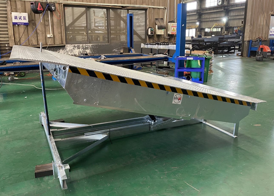 8T 2000×2500mm Hinged Lip Hot Dip Galvanized Hydraulic Dock Levelers