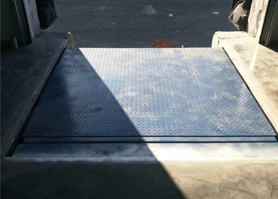 Electric Telescopic Dock Levelers With Retractable Lip Extend Utmost Range To Vehicle Bed