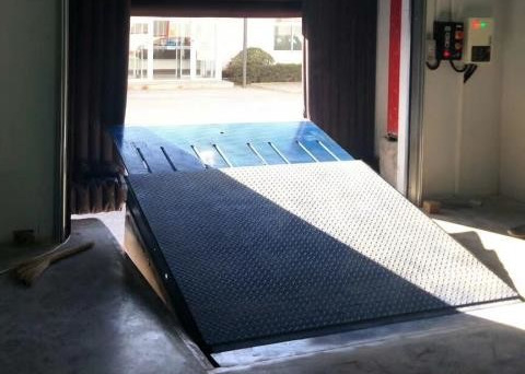 Telescopic Lip Dock Leveler Portable Dock Ramp For Pallet Truck Loading