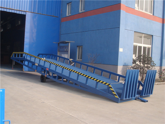 Be Spoke Manual And Electric Mobile Forklift Container Ramps Load And Unload Cargoes In The Yard