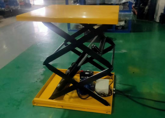 La table élévatrice hydraulique de ciseaux, verticale électrique d'ascenseur de dock a soulevé jusqu'à 1.6m, 1.7m, personnalisation de 1.8m
