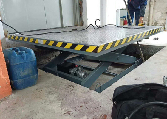 L'ascenseur hydraulique de chargement de dock d'entrepôt de chariot élévateur utilisent le système de contrôle de Schneider
