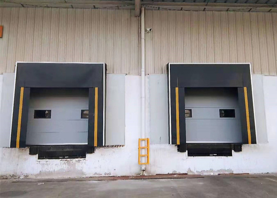 L'embarcadère de mécanicien de PVC abrite l'entrepôt logistique pour la preuve de pluie du quai de chargement